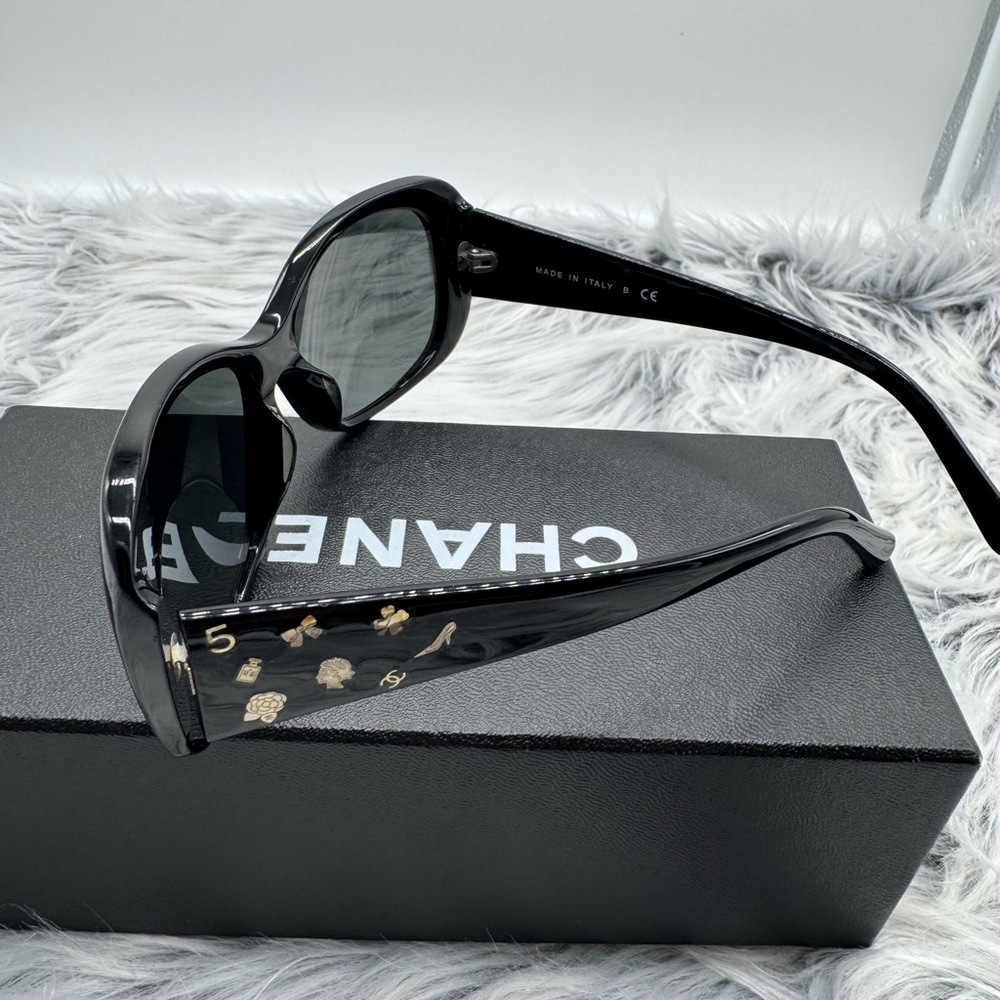 CHANEL Elegant Black Sunglasses for Women - Picture 3 of 5